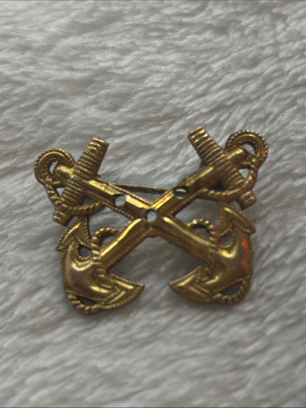 3g 12k gold stamped Gold Crossed Anchors Lapel Pin Vintage Military